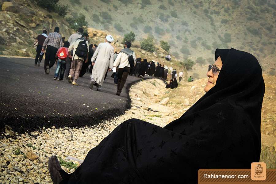 گزارش تصویری/صعود سراسری راهیان نور به ارتفاعات یادمان بازی دراز(1)