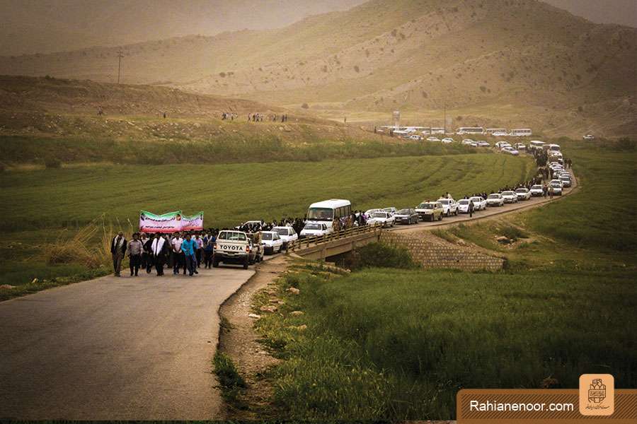 گزارش تصویری/صعود سراسری راهیان نور به ارتفاعات یادمان بازی دراز(1)