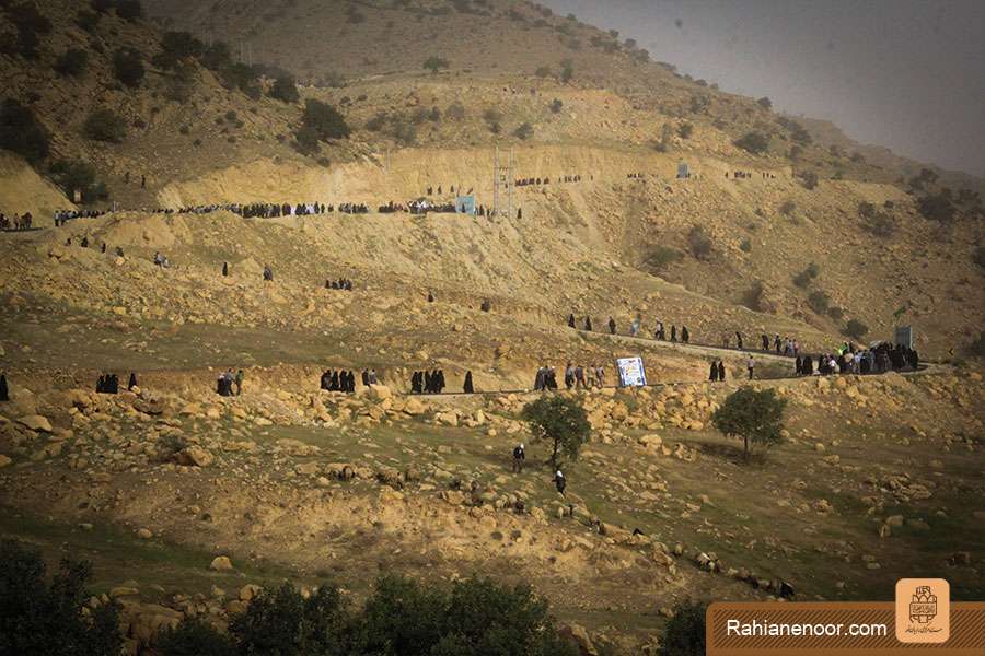 گزارش تصویری/صعود سراسری راهیان نور به ارتفاعات یادمان بازی دراز(1)