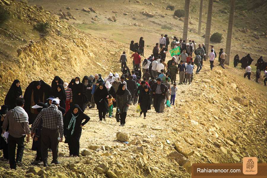 گزارش تصویری/صعود سراسری راهیان نور به ارتفاعات یادمان بازی دراز(1)