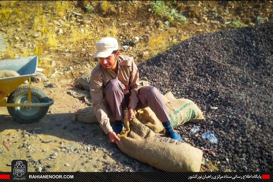 حال و هوای خادمی در یادمان شهدای گمنام سیران بند