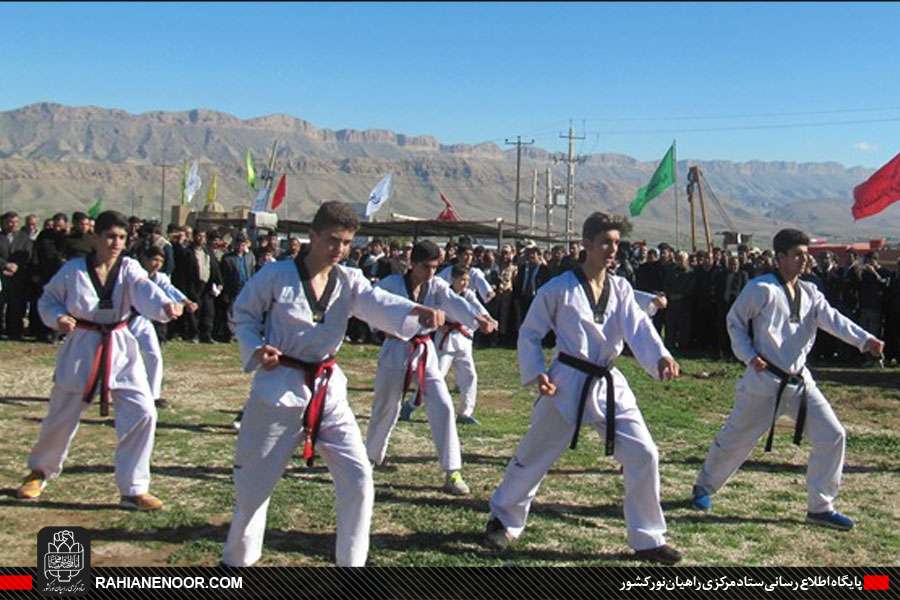 صعود هزاران نفر از مردم گیلانغرب به ارتفاعات آوزین در سالگرد عملیات مطلع الفجر