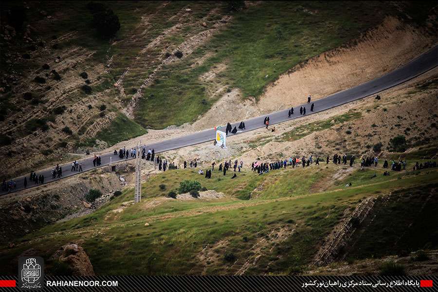 صعود سراسری زائرین راهیان نور غرب به ارتفاعات یادمان بازی دراز