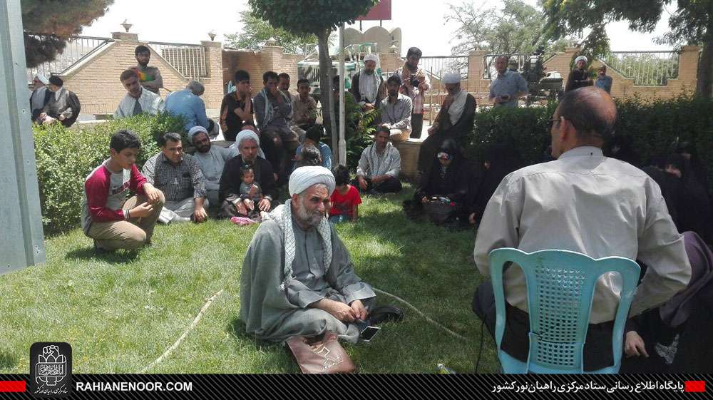 بازدید کاروان راهیان نور حوزه علمیه قم از یادمان باشگاه افسران سنندج