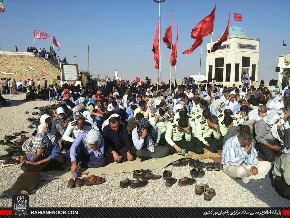 راز و نیاز زائران یادمان شهدای عملیات مطلع الفجر در روز عرفه