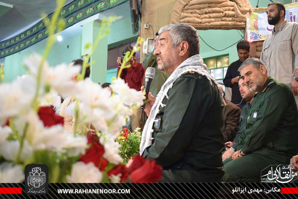 دلیل این که خاک شلمچه با جاهای دیگر فرق دارد این است که خون پاکترین جوانان این مرز و بوم در آن ریخته شده است