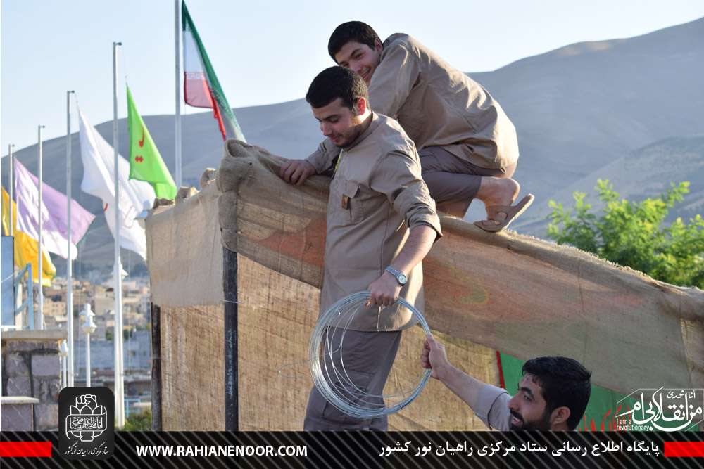 گزارش تصویری/ لحظات خادمی شهدا در یادمان شهدای باشگاه افسران (سنندج)